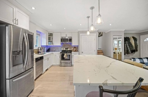 Mission House | Spacious 4BR/3Bath Family Home | Sleeps 8 | Pets Welcome | Huge Backyard
