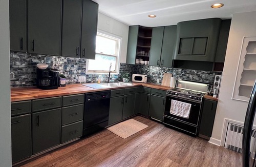 Belleville House | Spacious 5 BD Colonial-near NYC/EWR/MetLife Stadium