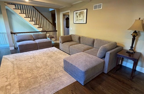 Leawood House | Spacious 6-bedroom house in KC suburb. 20 minutes from Arrowhead Stadium.