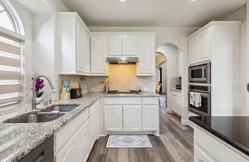 McKinney House | Spacious 6BR Villa for 14 · Home Theater, Game Loft & Gym · 10 Min to Universal