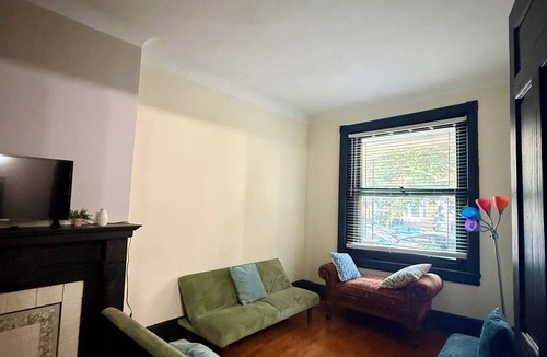 Spruce Hill House | Spacious 7-bedroom house in university city Philadelphia with AC