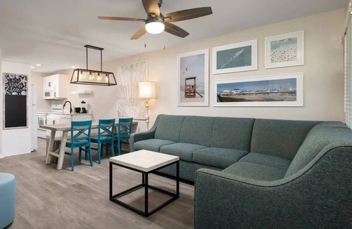 Galveston Hotel | Spacious Beach Resort Stay w/Full Kitchen, Dining & Sports Courts!
