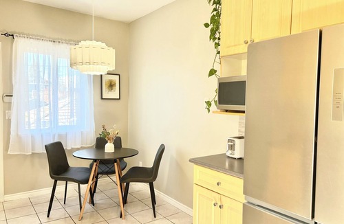 Marpole House | Spacious + Bright Unit in Central Vancouver Close to YVR and Downtown w/AC