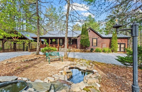 Epworth House | Spacious Cabin with Sauna, Hot & Cold Tubs, Gym Fightingtown Creek in Blue Ridge
