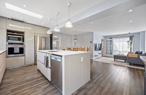 Mississauga House | Spacious Cozy Home with BBQ, Close to the Airport