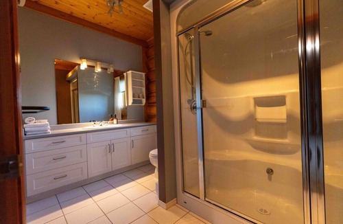 Lac La Hache Cabin | Spacious Eagle’s Nest Cabin – Lakeside Escape at Our Gathering Place