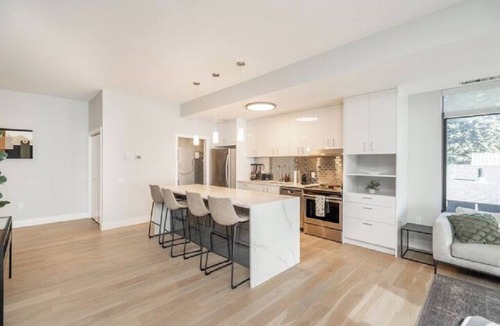 Winnipeg Condo | Spacious Executive 2-Level Condo | 2 Bed | 1.5 Bath|