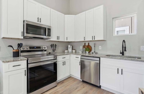 Five Points House | Spacious Family Retreat near Downtown