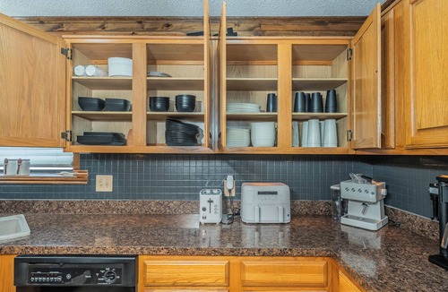 Grand Prairie House | Spacious Getaway w/Private Pool-SLEEPS 15 -Pet Friendly -Close To Everything