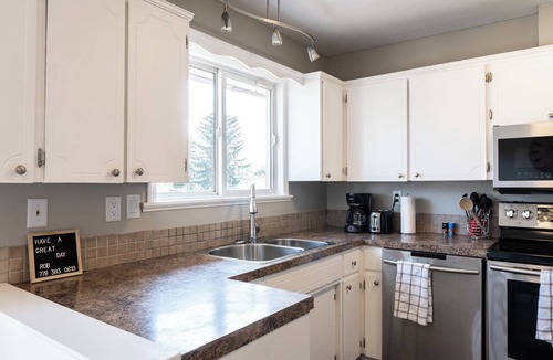 Rutland House | Spacious Home!Quick Drive to Downtown! Boat Parking available!