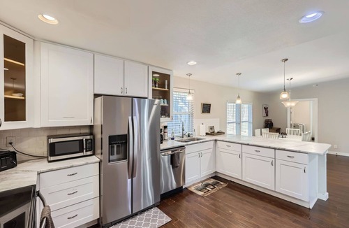 Shearer Hills - Ridgeview House | Spacious Home W/Pool + Game Room/Near Riverwalk & Downtown!