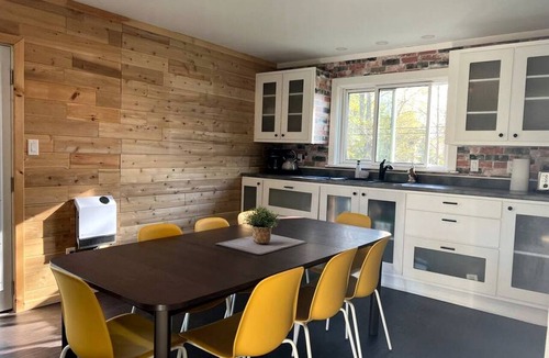 Lion's Head Cottage | Spacious Lakeside Cottage with Games Room and Firepit, Walking Distance to Beach and Marina, Lion's Head, Ontario