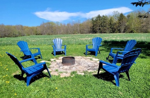 Lion's Head Cottage | Spacious Lakeside Cottage with Games Room and Firepit, Walking Distance to Beach and Marina, Lion's Head, Ontario