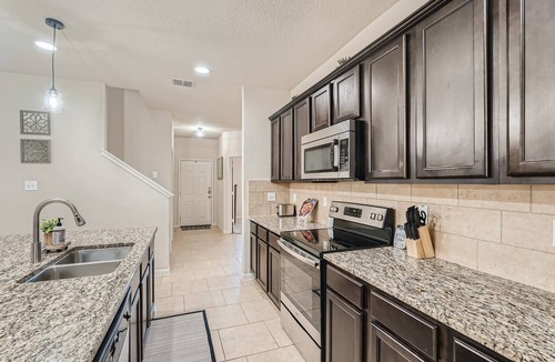 West San Antonio House | Spacious Oasis 5BR/4BA Lackland AFB BMT Riverwalk
