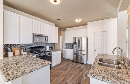 Northwest Carrollton House | Spacious Quiet 4BR Sleep 8 Fenced Backyard/Garage