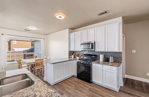 Northwest Carrollton House | Spacious Quiet 4BR Sleep 8 Fenced Backyard/Garage