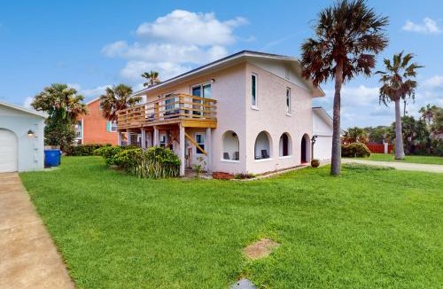 Vilano Beach House | Spacious Seaside Cottage w/Sunroom – 1-Minute Walk to Vilano Beach