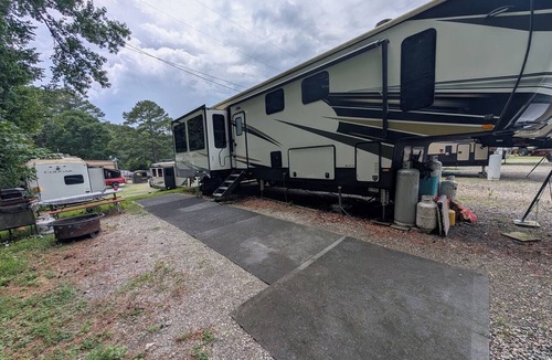 Mars Hill Crossroads House | Spacious Stationary RV for Traveling Professionals
