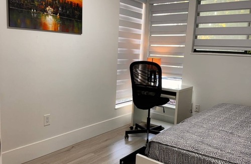 Coquitlam Bed & Breakfast | * “Spacious Sunny Room in Clean Shared Home”