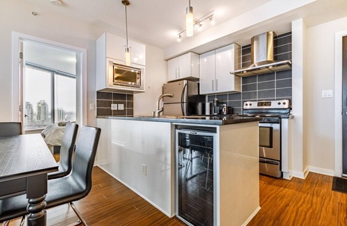 Chinatown Condo | Spacious Two Bedroom/Two Bathroom Condo in Central Downtown Vancouver