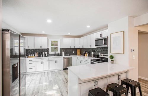 Olathe House | Spacious & Updated Getaway! Pool & Hot Tub 10 Beds