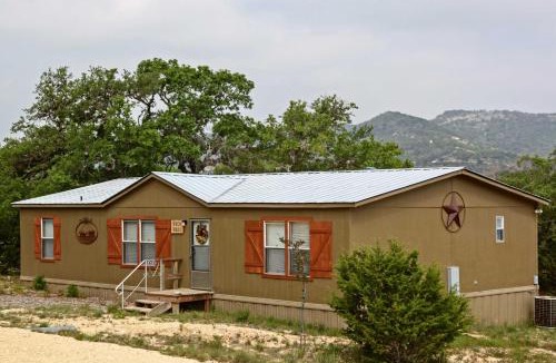 Utopia House | Spacious Utopia Family Home w/Hill Country Views