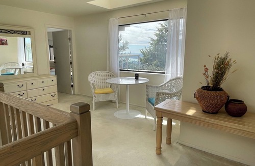 West Vancouver House | Spectacular Oceanview Home with Private Pool !