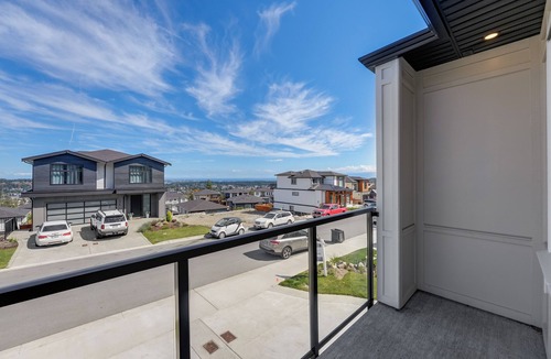 Langford House | Splendid Home in Victoria