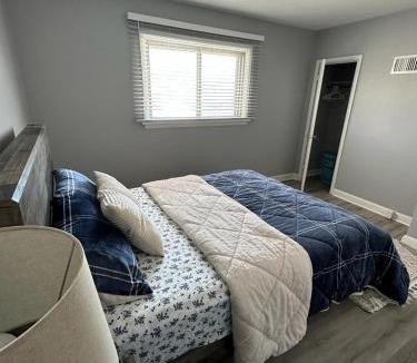 East Kildonan House | Spotless 4 Bedrooms 4 Beds Sleep 8 in Winnipeg