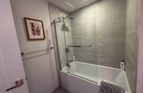 Downtown Halifax Apartment | Spotless, vibrant & modern, 1 BR with 6 appliances