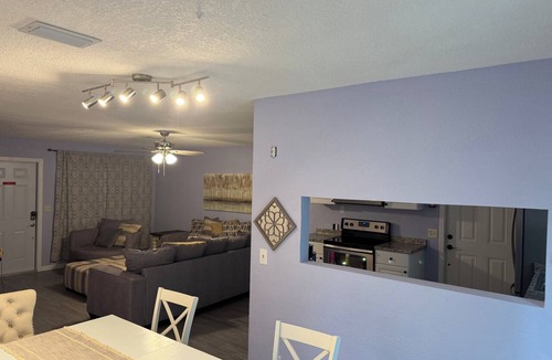 Trenton House | Spring basecamp, for up to 6, located less than 3 miles from Fanning Springs.