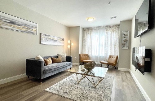 Newark Apartment | Spring Suite 15