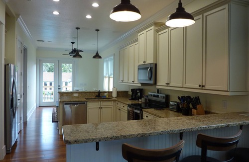 Steinhatchee House | Stargazer - Steinhatchee Landings, Sleeps 10 Cottage is directly behind the pool