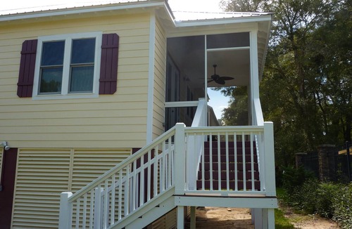 Steinhatchee House | Stargazer - Steinhatchee Landings, Sleeps 10 Cottage is directly behind the pool