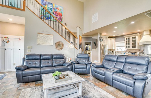 San Luis House | Steps from Gulf: Freeport Home w/Water Views