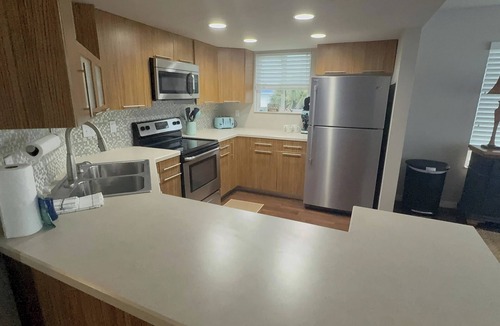 Marineland Acres House | Steps to Beach - 3BR/3BA - Sleeps 8 - Garage