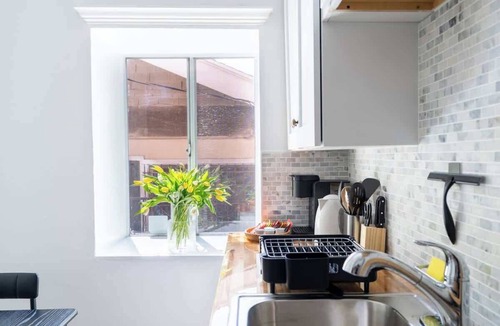 Beachwood Canyon Apartment | Studio Hideaway in Beachwood