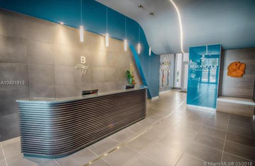 Hallandale Beach Apartment | Stunning 1 Bedroom Bay Front Apt w/ Breathless View 1909B