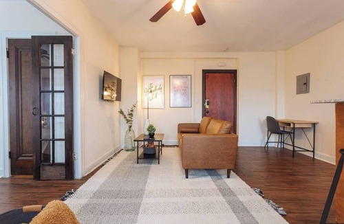 Quality Hill Apartment | Stunning Downtown Views+Parking