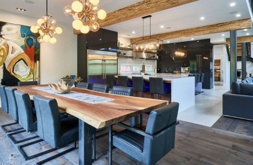 The Blue Mountains Ski Chalet | Stunning modern chalet minutes from Blue Mntn Resort and Lake