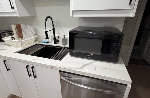 Vaughan House | Stylish 2-bedroom fully furnished basement