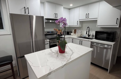 Vaughan House | Stylish 2-bedroom fully furnished basement