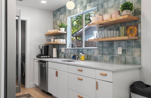 Austin House | Stylish 3BR/2BA WFH Ready, Fast Wi-Fi, Peaceful Yard—Perfect for 30+ Nights