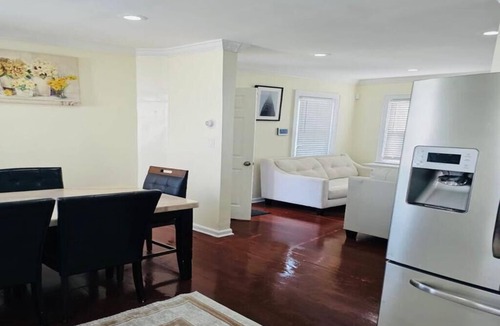 Valley Stream House | Stylish 6BR Haven - 5 Mins to JFK, Mall & Train Nearby + Free Parking!