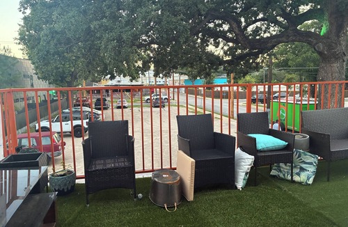Cedars House | Stylish DOWNTOWN Retreat….quite and city walkable: 2 bdrm & 2.5. bath. Sleeps 8