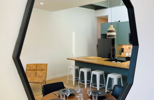 Ville-Marie Condo | Stylish Two-Level Apartment with Private Rooftop Terrace – Downtown Montreal