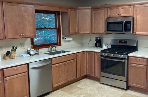 Demorest House | Summer Discount! River & creek, waterfall, hot tub, fire pit, dogs OK