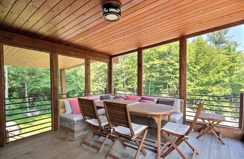 Wentworth-Nord House | Sun-drenched modern gem overlooking low-key beavers pond