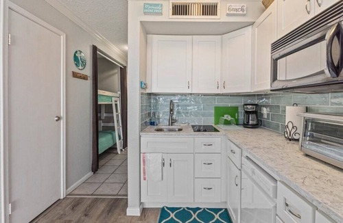 Galveston Condo | Sun, Surf, Sea! Great views and ocean breeze from large balcony!