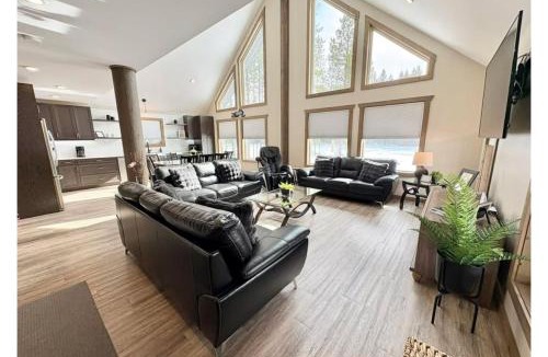 Valemount House | Sunny Peaks